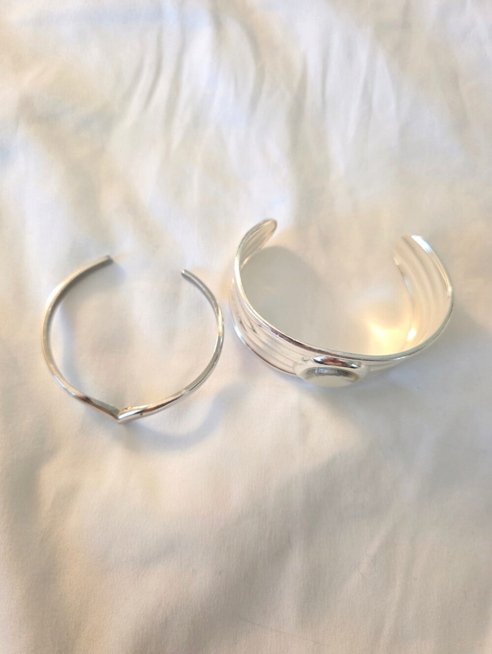 2 Vintage Avon Silver Open Cuff Bracelet Set - Polished Silver Tone - Picture 2 of 3